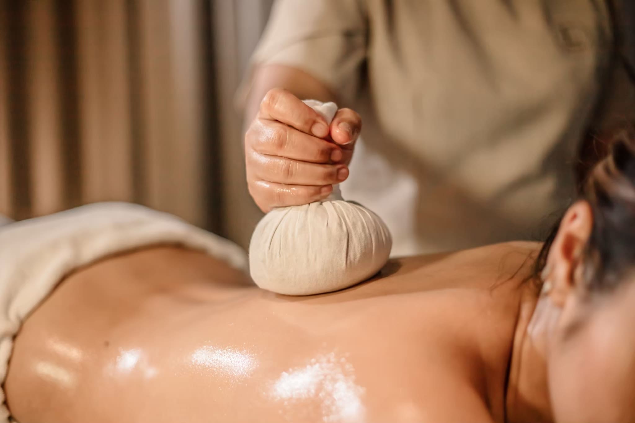 Eden Heavenly  Hot Aromatic Oil Massage with Herbal Ball Compression - 90 mins