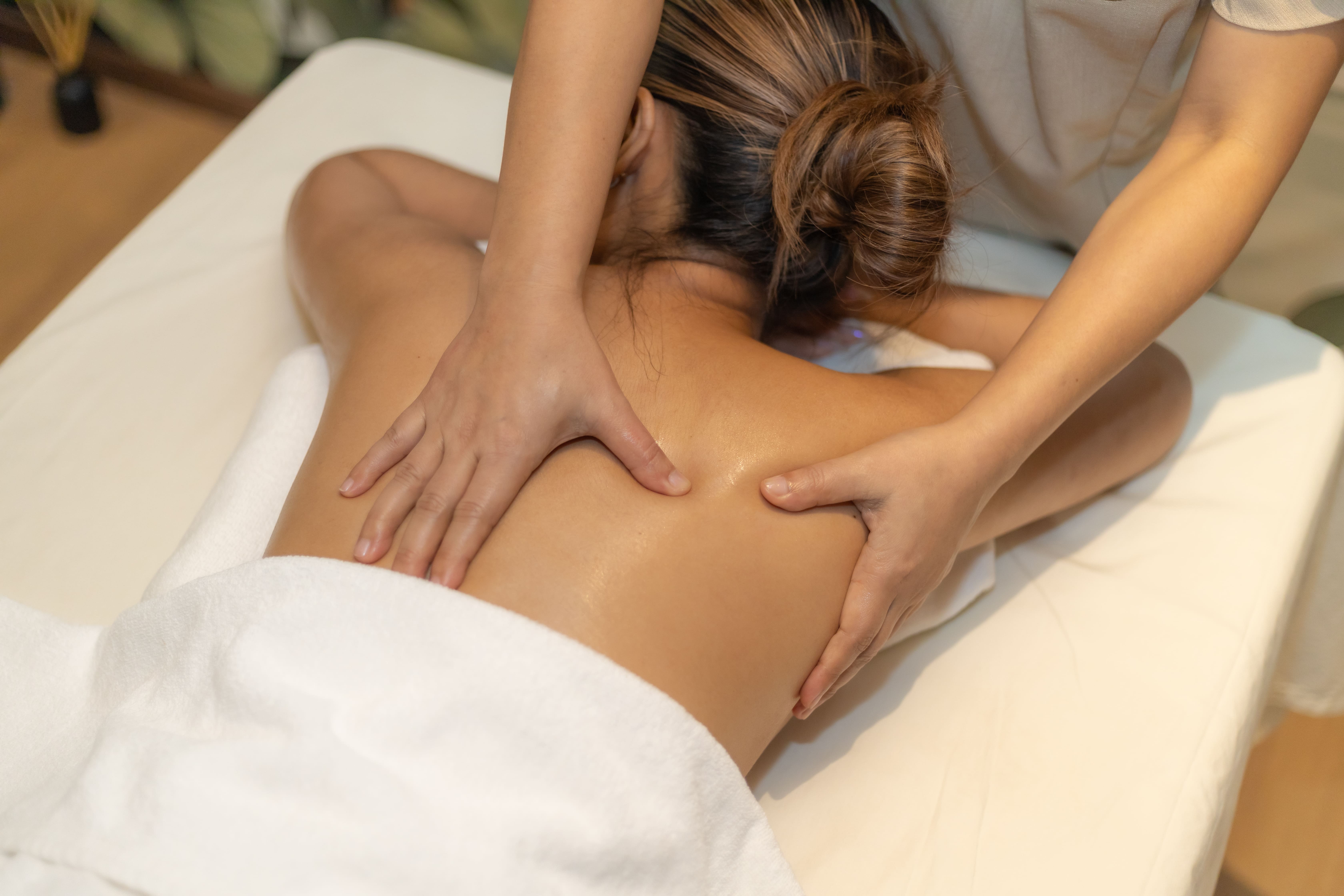 Eden Heavenly Aloe Vera Restoring Sunburn Massage - 90 mins